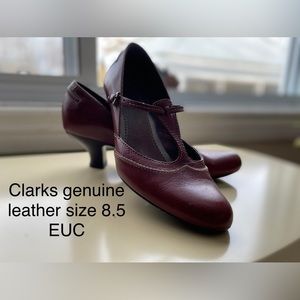 EUC Clarks Vampire Red t-strap